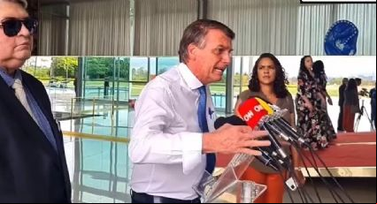 VÍDEO: Bolsonaro dá sinais de desespero com ataques nervosos e xingamentos a Lula
