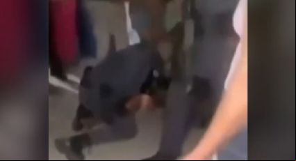 IMAGENS FORTES: PM de Tarcísio provoca revolta ao imobilizar jovem negro pelo pescoço