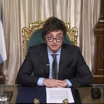 Milei chama sonegadores de “heróis” e critica quem cumpre regras: “Falta talento”