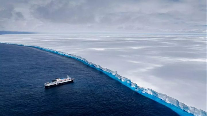 Maior iceberg do planeta estava aprisionado, mas imagens de satélite mostram sua decomposição
